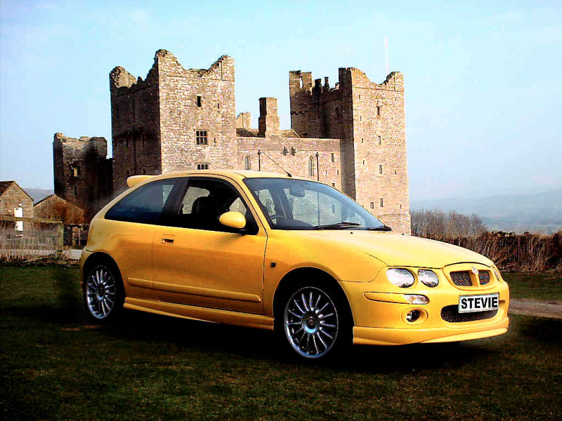 Stevie Roe's MG ZR 160 at Bolton Castle in the Yorkshire Dales
